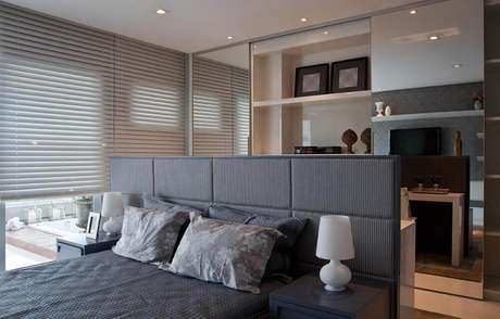 57. A cabeceira para cama de casal também pode servir como uma divisória no ambiente 57. A cabeceira para cama de casal também pode servir como uma divisória no ambiente