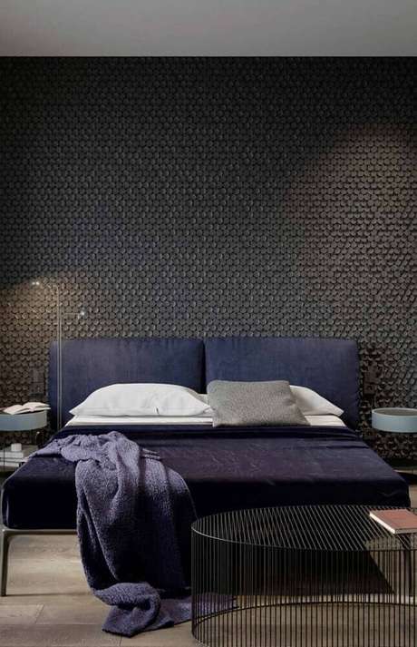 62. Quarto preto com cabeceira de veludo azul marinho 62. Quarto preto com cabeceira de veludo azul marinho