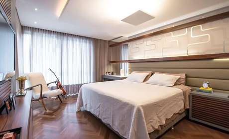 68. Tons neutros como o bege dão um ar sofisticado para o quarto decorado com cabeceira casal 68. Tons neutros como o bege dão um ar sofisticado para o quarto decorado com cabeceira casal
