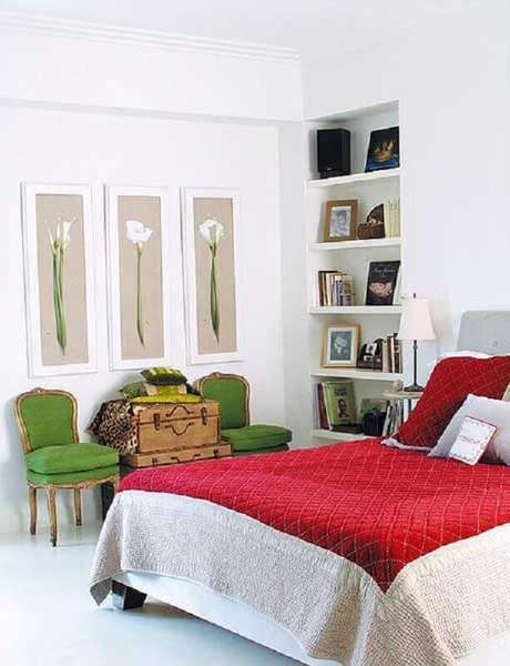 37. Aqui o nicho para quarto se transformou em uma estante embutida 37. Aqui o nicho para quarto se transformou em uma estante embutida