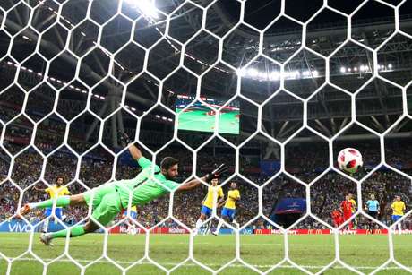 Alisson nada pode fazer para defender o chute de De Bruyne