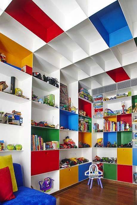 4. Os nichos fechados são perfeitos para esconder aquela baguncinha, como nesse modelo divertido e colorido de decoração com nichos para quarto 4. Os nichos fechados são perfeitos para esconder aquela baguncinha, como nesse modelo divertido e colorido de decoração com nichos para quarto