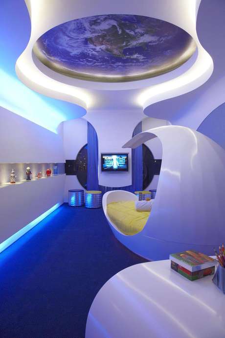 23. Quarto com decoração futurista e nicho embutido com iluminação 23. Quarto com decoração futurista e nicho embutido com iluminação