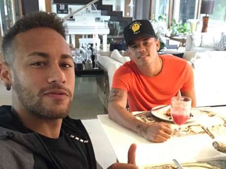 Jota Amâncio mostra clique em família com Neymar Jota Amâncio mostra clique em família com Neymar