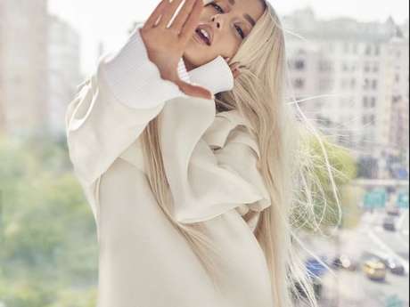 Ariana Grande posa para a edição de agosto da revista Elle USA Ariana Grande posa para a edição de agosto da revista Elle USA
