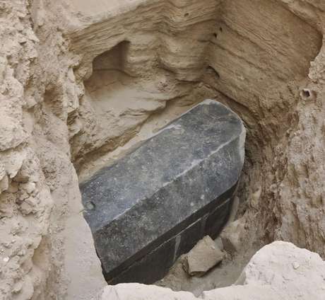 More Mysteries of the Giant Black Sarcophagus Revealed 102509660364657321837051293007179720724520477917184n