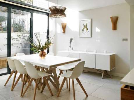10 – Buffet para sala de jantar de MDF branco combina com qualquer estilo 10 – Buffet para sala de jantar de MDF branco combina com qualquer estilo