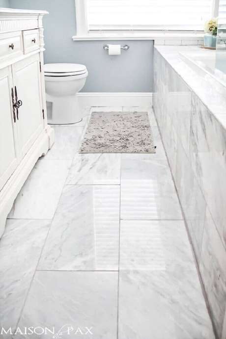 35. Piso para banheiro em porcelanato branco 35. Piso para banheiro em porcelanato branco