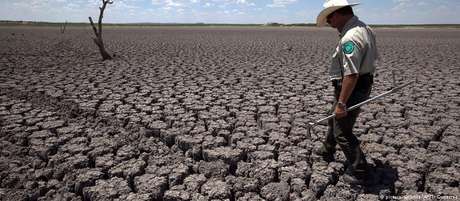 Paisagem seca no Texas: taxas de suicídio aumentaram em quase todos os estados dos EUA entre 1999 e 2016 Paisagem seca no Texas: taxas de suicídio aumentaram em quase todos os estados dos EUA entre 1999 e 2016