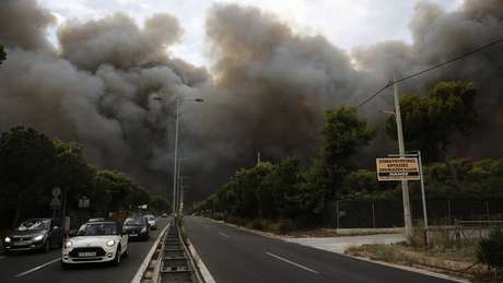   Shared images of video and photo on social networks show damaged houses, a lot of smoke in the sky and the people of the car are fleeing the zone 