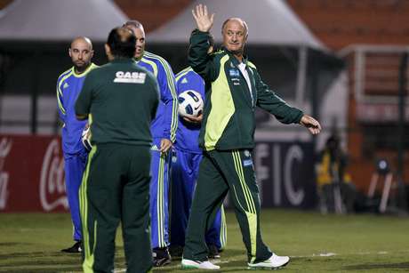 Felipão acena em sua segunda passagem pelo Palmeiras