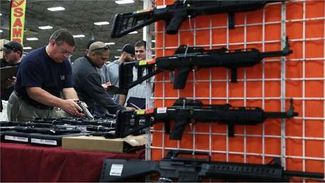 Nos EUA, a indústria das armas representa US$ 50 bi, uma parte relativamente pequena da economia como um todo
