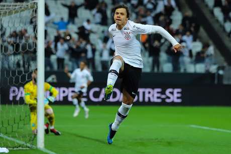 Romero comemora mais um gol na Arena Corinthians