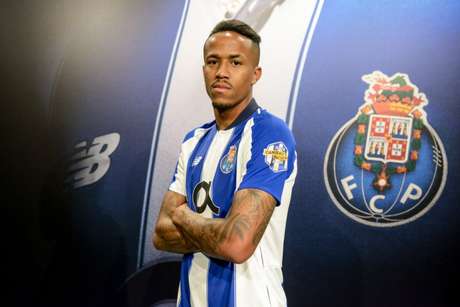 Éder Militão com a camisa de seu novo clube - FOTO: Divulgação Éder Militão com a camisa de seu novo clube - FOTO: Divulgação