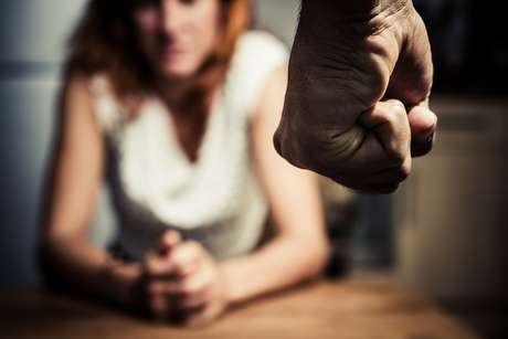 Brasil registrou 60.018 estupros, 164 casos por dia, e 221.238 crimes enquadrados na Lei Maria da Penha (606 casos por dia) ao longo de 2017 Brasil registrou 60.018 estupros, 164 casos por dia, e 221.238 crimes enquadrados na Lei Maria da Penha (606 casos por dia) ao longo de 2017