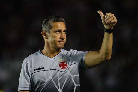 Jorginho deixa o Vasco com quatro vitórias, um empate e cinco derrotas