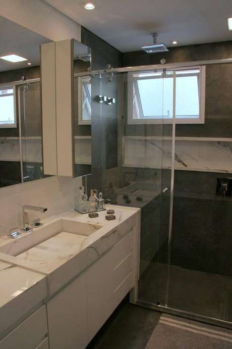 29. Linda decoração com nicho para banheiro em porcelanato 29. Linda decoração com nicho para banheiro em porcelanato