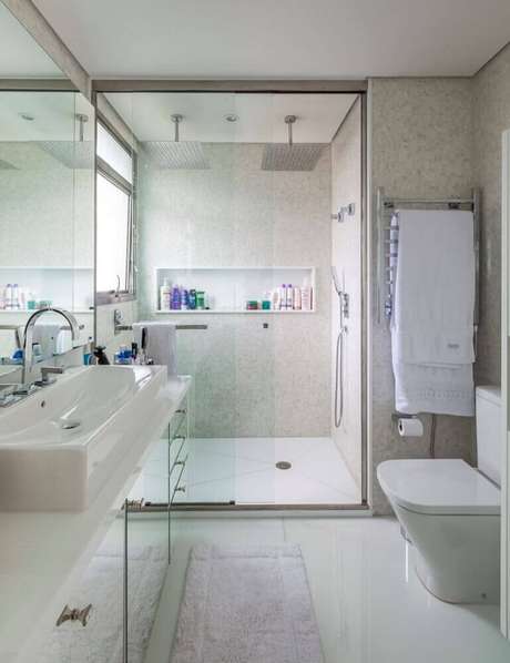 15. Decoração com grande nicho para banheiro em porcelanato 15. Decoração com grande nicho para banheiro em porcelanato