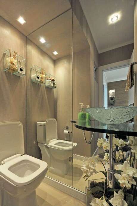 5. Delicada decoração com nicho de vidro para banheiro 5. Delicada decoração com nicho de vidro para banheiro