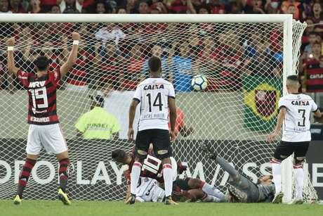 Diego abriu o placar para o Flamengo