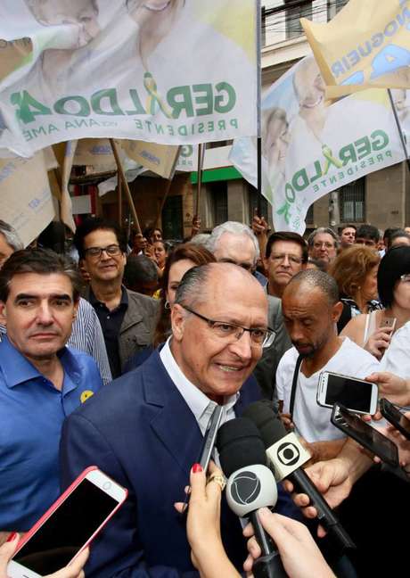 Presidenciável do PSDB, Geraldo Alckmin, esteve em Ribeirão Preto (SP), neste sábado, 25, onde se encontrou com prefeitos do interior paulista e fez corpo a corpo com o eleitorado Presidenciável do PSDB, Geraldo Alckmin, esteve em Ribeirão Preto (SP), neste sábado, 25, onde se encontrou com prefeitos do interior paulista e fez corpo a corpo com o eleitorado