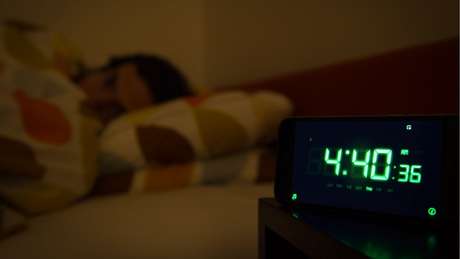 Há um horário ideal para tudo, inclusive para dormir e comer, diz pesquisador