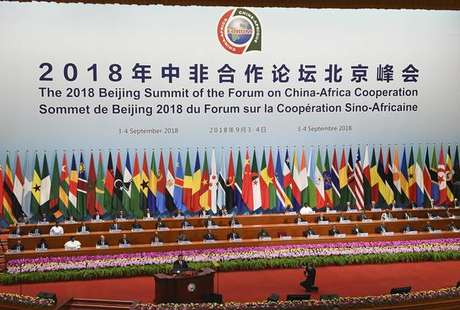China oferece US$60 bilhões para desenvolvimento da África China oferece US$60 bilhões para desenvolvimento da África
