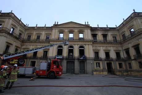 Incêndio destruiu 20 milhões de itens históricos do Museu Nacional