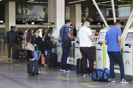 A movimentação nos aeroportos brasileiros no feriado deve crescer 3% este ano 