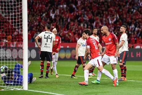 Rodrigo Dourado marca o segundo gol do Internacional