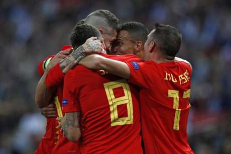 La Roja venceu de virada em partida muito disputada em Londres Foto: AFP) La Roja venceu de virada em partida muito disputada em Londres Foto: AFP)