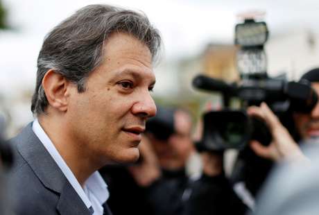 Fernando Haddad chega à Superintendência da Polícia Federal em Curitiba10/09/2018 REUTERS/Rodolfo Buhrer