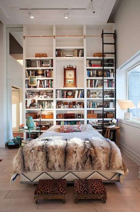 21. A cabeceira de cama pode ganhar uma nova personalidade com a prateleira de livros para quarto. 21. A cabeceira de cama pode ganhar uma nova personalidade com a prateleira de livros para quarto.