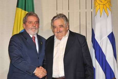 Lula e Mujica quando eles eram presidentes do Brasil e do Uruguai Lula e Mujica quando eles eram presidentes do Brasil e do Uruguai