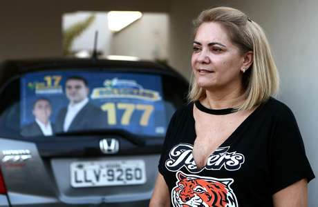 A advogada Ana Cristina Valle, de 51 anos, ex-mulher do candidato do PSL à Presidência da República, Jair Bolsonaro