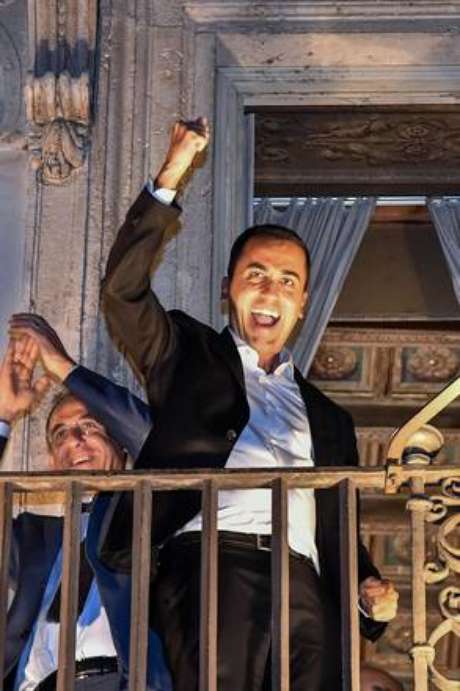 Luigi Di Maio comemora acordo para déficit de 2,4% Luigi Di Maio comemora acordo para déficit de 2,4%