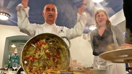 O chef Moshe Basson acredita que a cozinha israelense tem menos a ver com receitas, e sim com seu poder psicológico de reavivar memórias