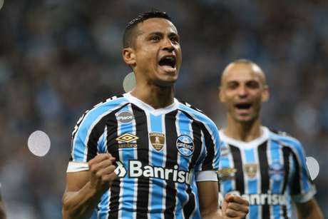  CÃ­cero, do GrÃªmio, comemora seu gol durante partida contra o AtlÃ©tico TucumÃ¡n