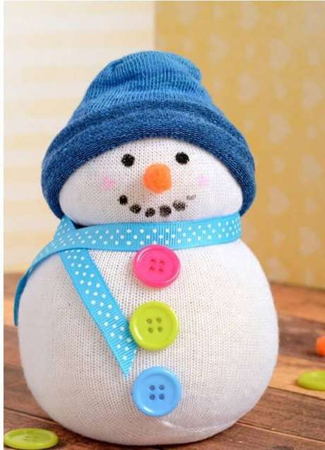 16- Que tal um boneco de neve de meia como lembrancinha de natal? 16- Que tal um boneco de neve de meia como lembrancinha de natal?