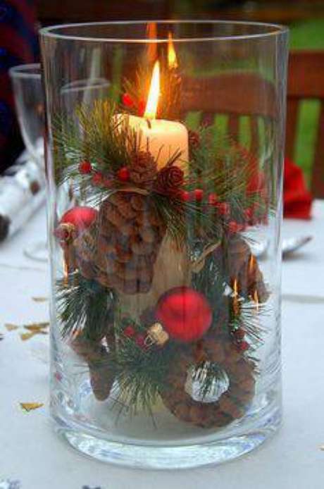 43- Uma vela decorada é uma ótima opção de mimo de natal 43- Uma vela decorada é uma ótima opção de mimo de natal