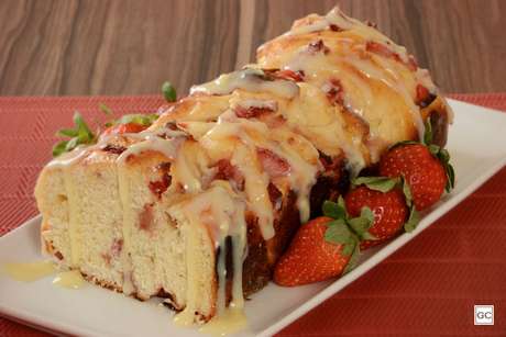 PÃ£o doce de chocolate branco com morango