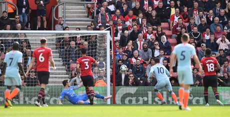 Hazard marcou o primeiro gol do Chelsea na partida e é o artilheiro isolado da Premier League (Reprodução/Chelsea) Hazard marcou o primeiro gol do Chelsea na partida e é o artilheiro isolado da Premier League (Reprodução/Chelsea)