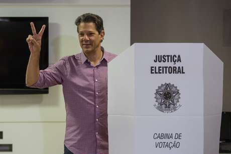 Fernando Haddad (PT) vota em São Paulo