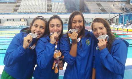 Quarteto feminino leva prata em revezamento 4 x100 (Foto: Divulgação/COB) Quarteto feminino leva prata em revezamento 4 x100 (Foto: Divulgação/COB)