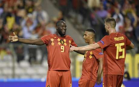 Lukaku comemora com os companheiros. Atacante chega a 45 gols pela seleção belga (Foto: John Thys / AFP) Lukaku comemora com os companheiros. Atacante chega a 45 gols pela seleção belga (Foto: John Thys / AFP)