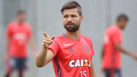 Diego voltou a treinar com o elenco do Flamengo no Ninho do Urubu (Foto: Gilvan de Souza / Flamengo) Diego voltou a treinar com o elenco do Flamengo no Ninho do Urubu (Foto: Gilvan de Souza / Flamengo)