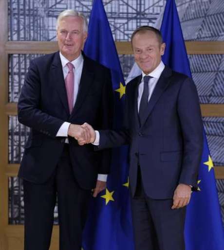 As negociações para a saída do Reino Unido da União Europeia (Brexit) terão um novo capítulo nesta quarta-feira (17), quando lideranças britânicas, além de representantes dos outros 27 países-membros do bloco se reúnem em Bruxelas As negociações para a saída do Reino Unido da União Europeia (Brexit) terão um novo capítulo nesta quarta-feira (17), quando lideranças britânicas, além de representantes dos outros 27 países-membros do bloco se reúnem em Bruxelas