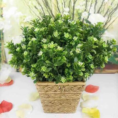 29- As flores artificiais podem ser utilizadas em cachepots rústicos para decorar varandas. Fonte: Transforme Sua Casa 29- As flores artificiais podem ser utilizadas em cachepots rústicos para decorar varandas. Fonte: Transforme Sua Casa