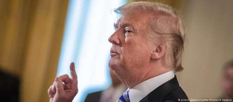 "Aqui vamos nós outra vez com o 'você é culpado até que se prove o contrário'. Não gosto disso", disse Trump "Aqui vamos nós outra vez com o 'você é culpado até que se prove o contrário'. Não gosto disso", disse Trump