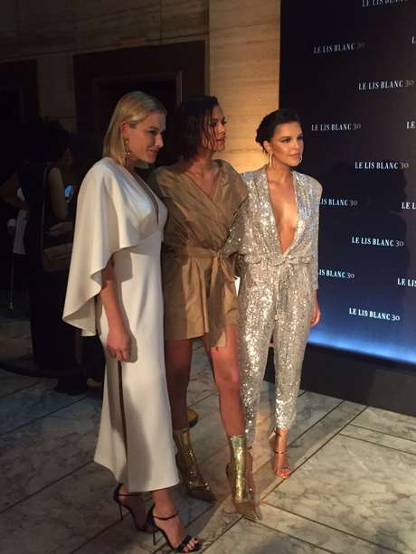 Marquezine ao lado de Fiorella Mattheis e Mariana Rios, no Jockey Club de São Paulo Marquezine ao lado de Fiorella Mattheis e Mariana Rios, no Jockey Club de São Paulo